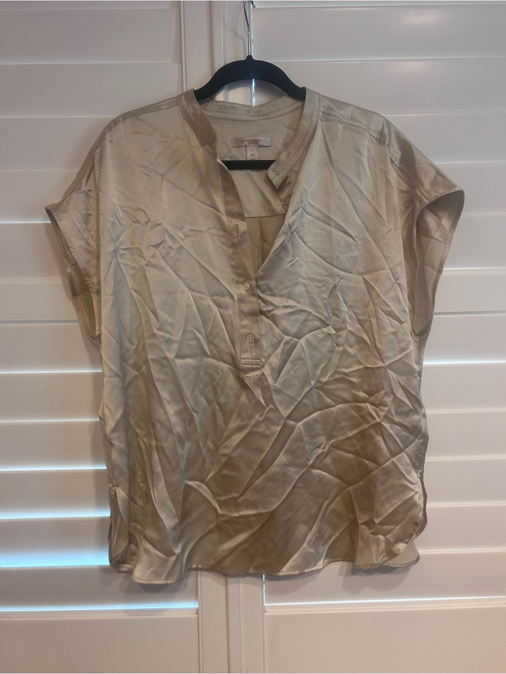 Banana Republic 100% Silk Cap Sleeved Blouse Cream Size Large